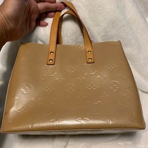 Authentic-Louis Vuitton Small Vernis handbag.